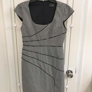 Black Halo made for a Pea the pod dress